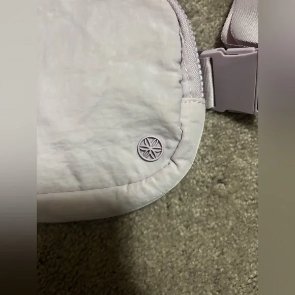 Gaiam Sidekick Waist Pack In Pink One Size With Adjustable Striped Collectible - Picture 5 of 5